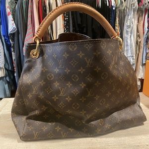 Louis Vuitton artsy MM